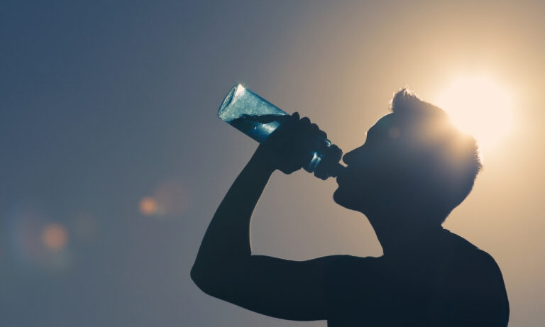 Hur mycket vatten ska man dricka varje dag?